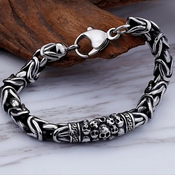 New! MEN'S 8mm Round Byzantine Link with Skulls Curved Center Link. 8 Inches - Picture 2 of 3